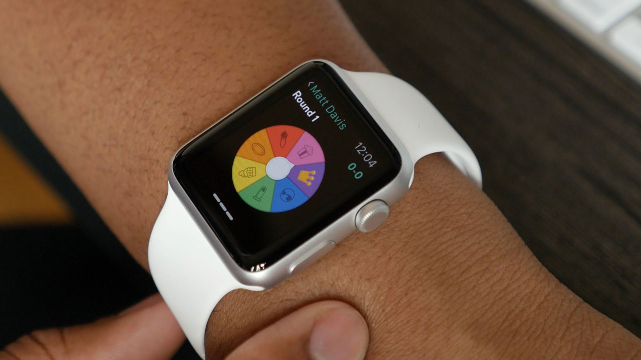 Apple Watch OS 1.0.1 improves Siri, Accessibility and adds new Emoji