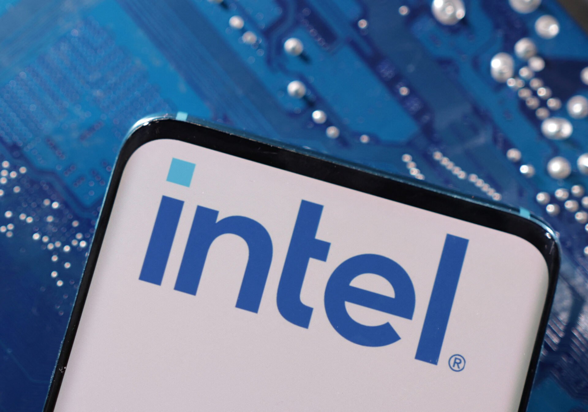 Intel says newest laptop chips, software will handle generative AI 3XFWDAITJRLVVDEMQJKEKZLPDU