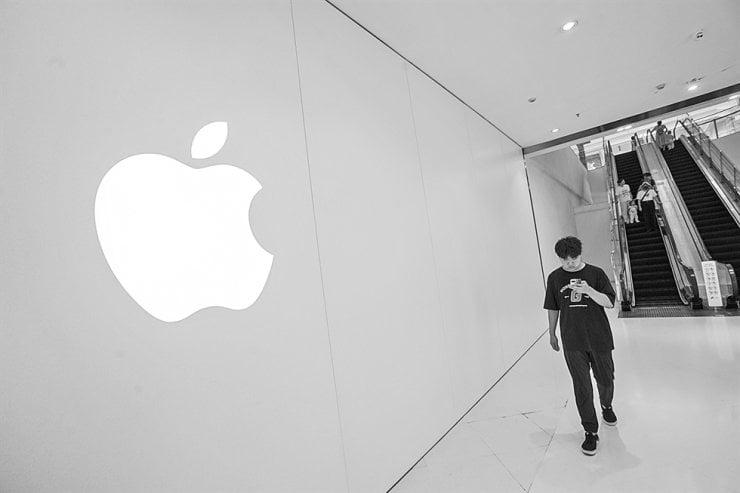 China’s Widening iPhone Curbs Roil US Technology Sector China’s Widening iPhone Curbs Roil US Technology Sector