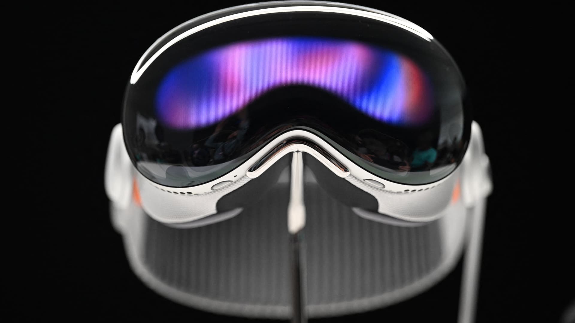 Apple Vision Pro: A Mixed Reality of Innovation and Controversy