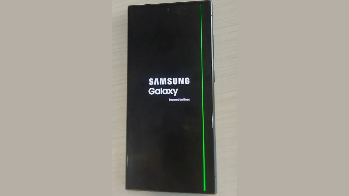 Galaxy S24 Ultra Display Glitch: Users Report Mysterious Green Line