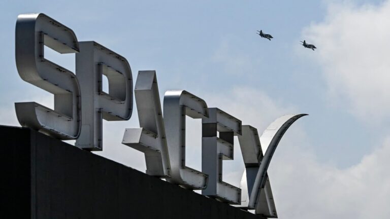 SpaceXs Strategic Collaboration with U.S. Intelligence for Advanced Satellite Network
