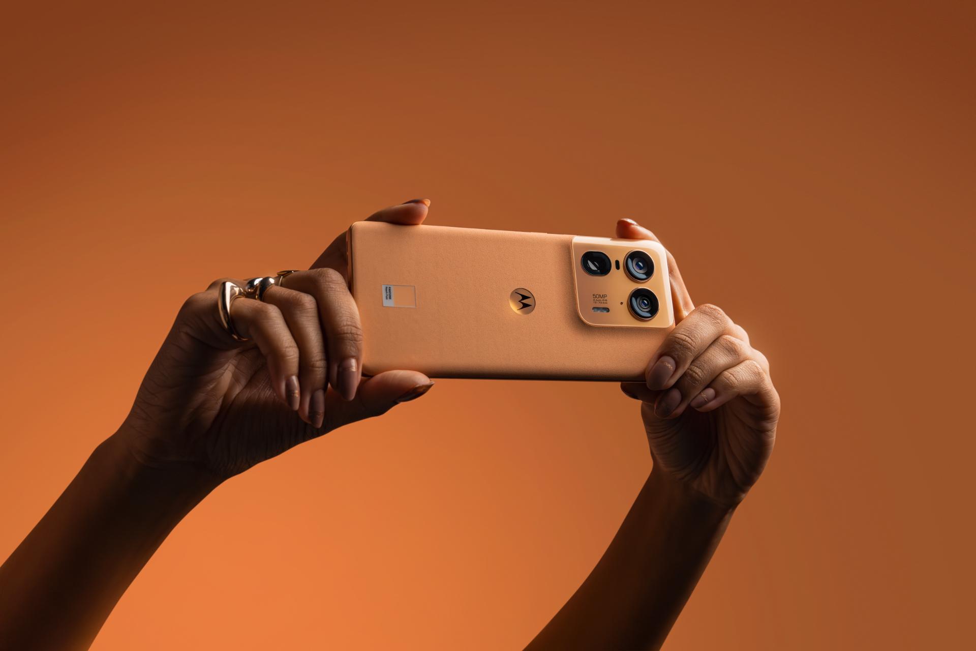 Motorola Reintroduces the Wooden Aesthetic with Its Latest Edge Series Motorola Reintroduces the Wooden Aesthetic with Its Latest Edge Series