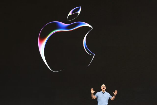 Apple Bets Its Giant User Base Will Help It Win in AI Apple Bets Its Giant User Base Will Help It Win in AI