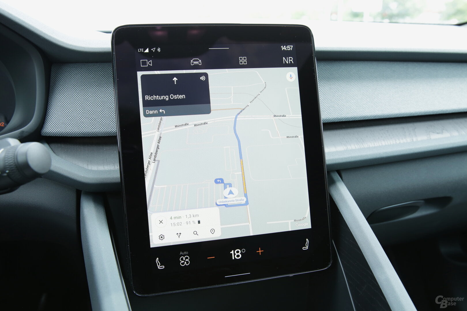 Google Maps Gives CarPlay Drivers a Safety Boost, Android Auto Users Left in the Dust Google Maps Gives CarPlay Drivers a Safety Boost, Android Auto Users Left in the Dust