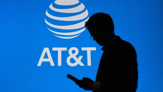 AT&T Outage Traps iPhone Users in SOS Mode AT&T Outage Traps iPhone Users in SOS Mode