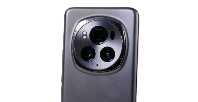 Honor Magic7 Pro Unveiled with a 200MP Telephoto Camera Vanilla Magic7 Powered by Snapdragon 8 Elite 1