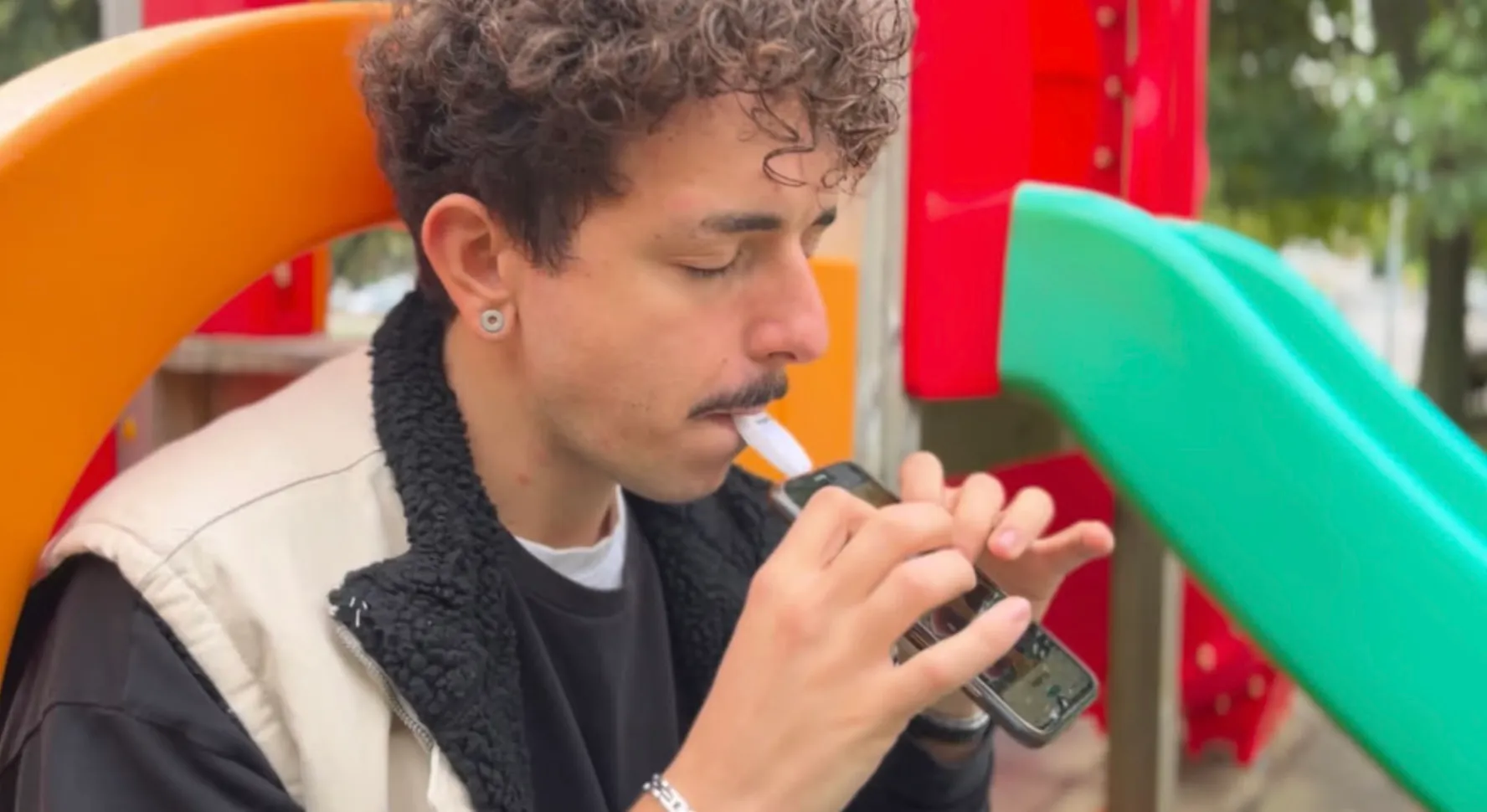 Can Your Phone Become a Flute? Meet the Zefiro USB-C Mouthpiece Can Your Phone Become a Flute? Meet the Zefiro USB-C Mouthpiece