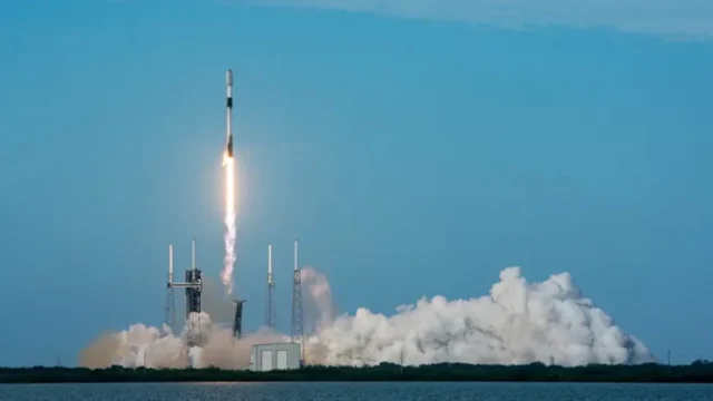 SpaceX Launches 24 Starlink Satellites from Florida, Lands Rocket at Sea After Weather Delay SpaceX Launches 24 Starlink Satellites from Florida, Lands Rocket at Sea After Weather Delay