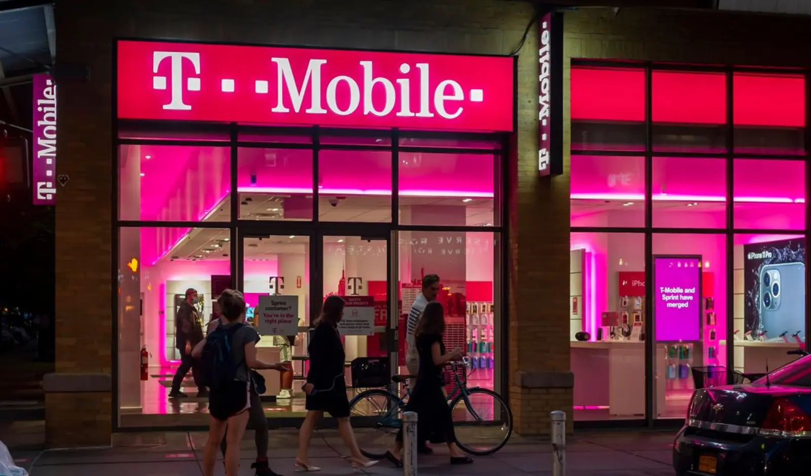 T-Mobile Shakes Up Home Internet: New Plans, Hulu & Paramount+ Included! T-Mobile Shakes Up Home Internet