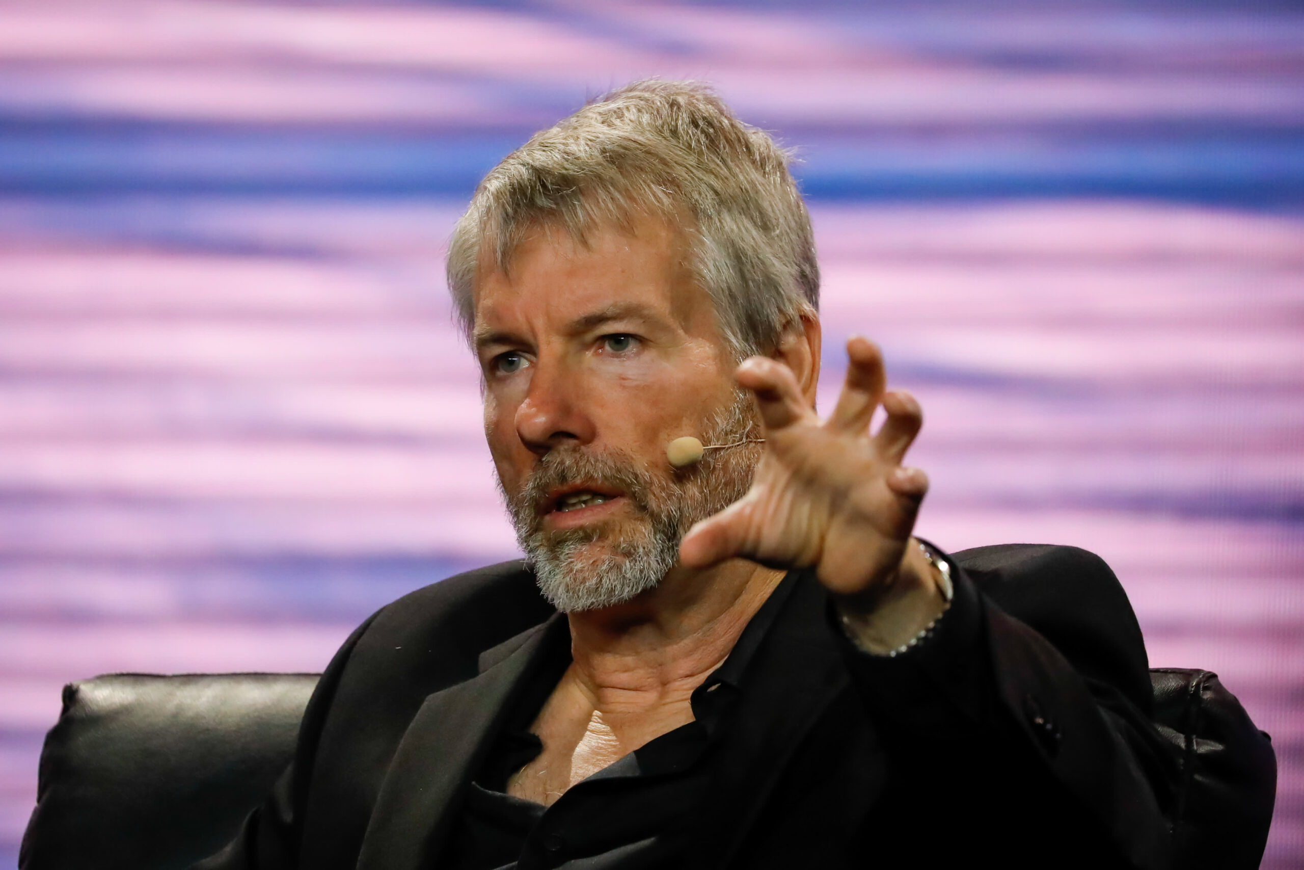 XRP Lawyer on Saylor’s Bitcoin Bet: Risky Move? XRP Lawyer on Saylor's Bitcoin Bet