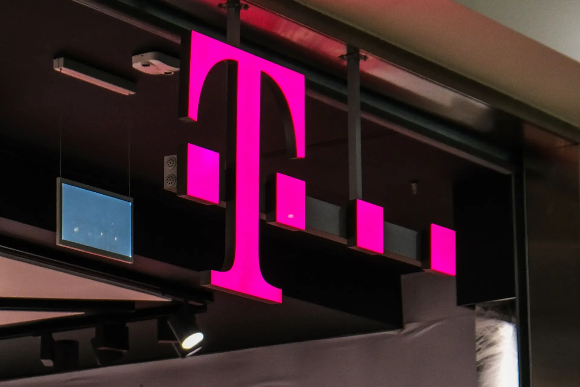 Did T-Mobile Just Betray Your Trust? This New Warning Has Customers Furious! Did T Mobile Just Betray Your Trust