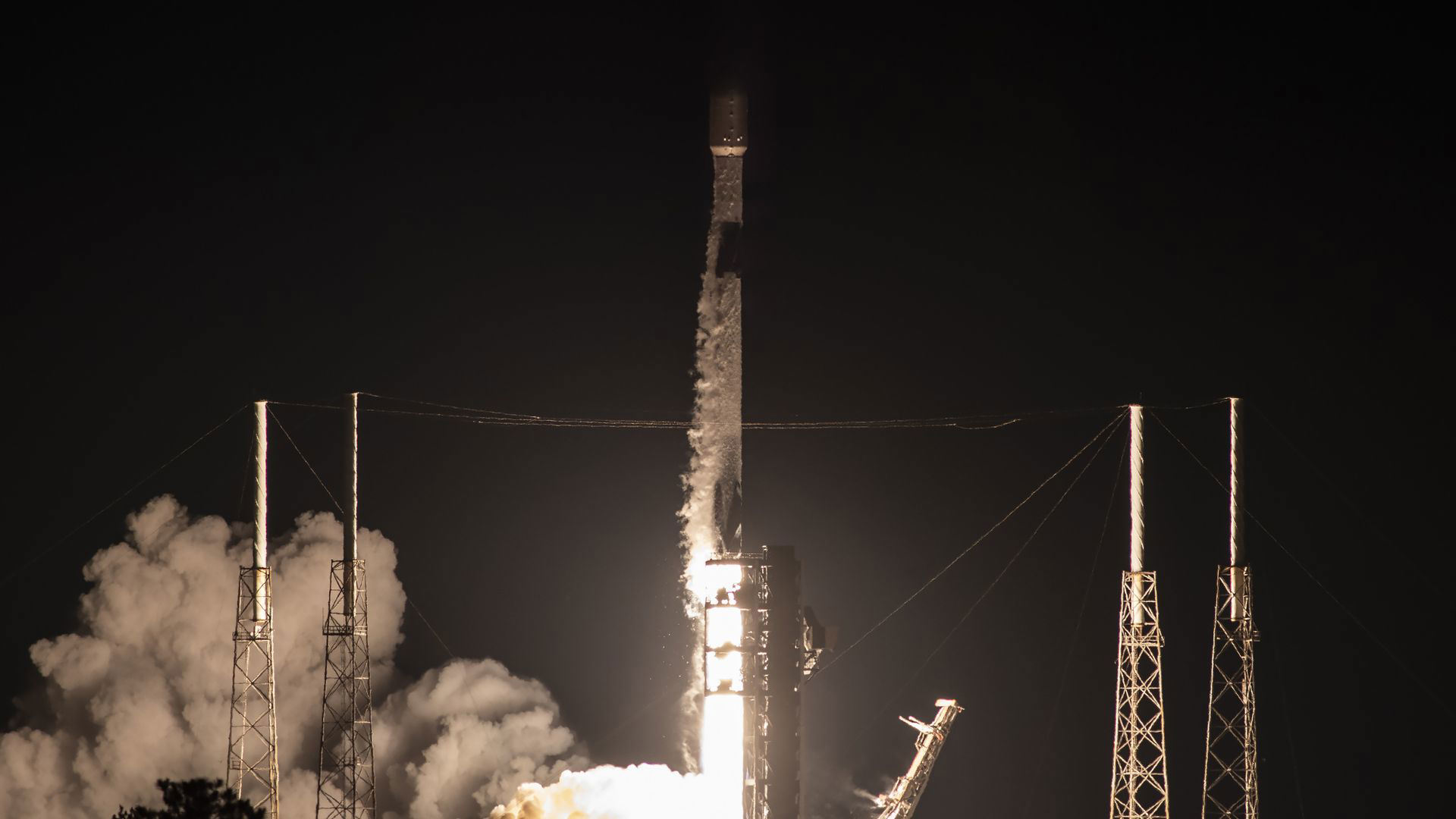 Did You Catch the Sky Show? SpaceX Launches 26 Starlink Satellites from California, Lighting Up the West Coast Did You Catch the Sky Show? SpaceX Launches 26 Starlink Satellites from California, Lighting Up the West Coast