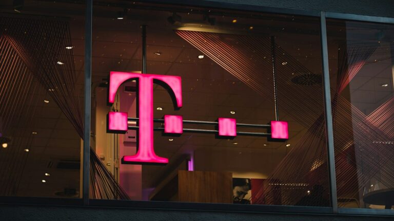 T Mobile Rises to Network Leadership